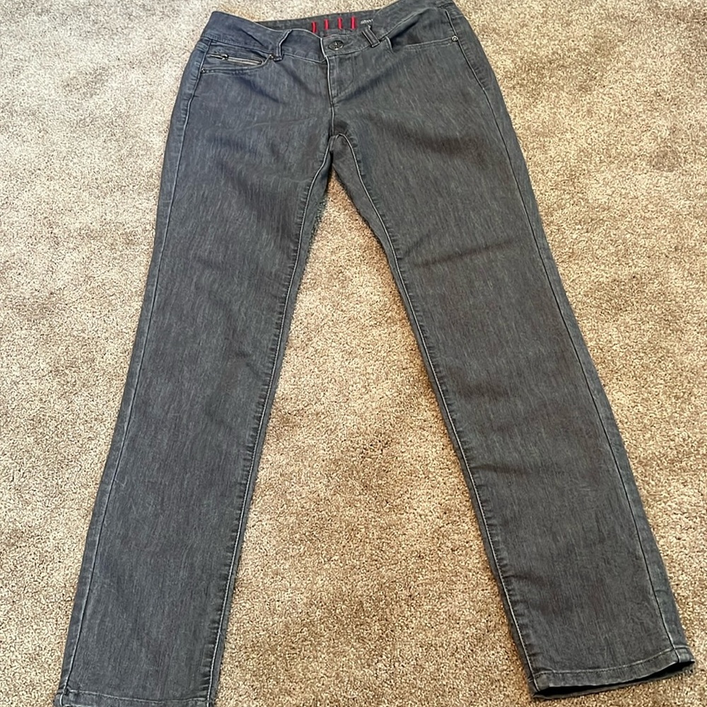 Elle 8 R Skinny Jeans…..Gray….Like new